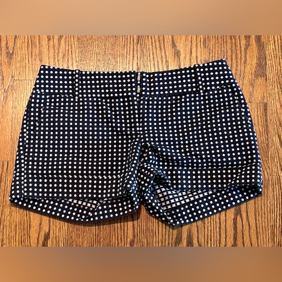 The Limited size 2, navy with white polkadot short - Picture 1 of 3